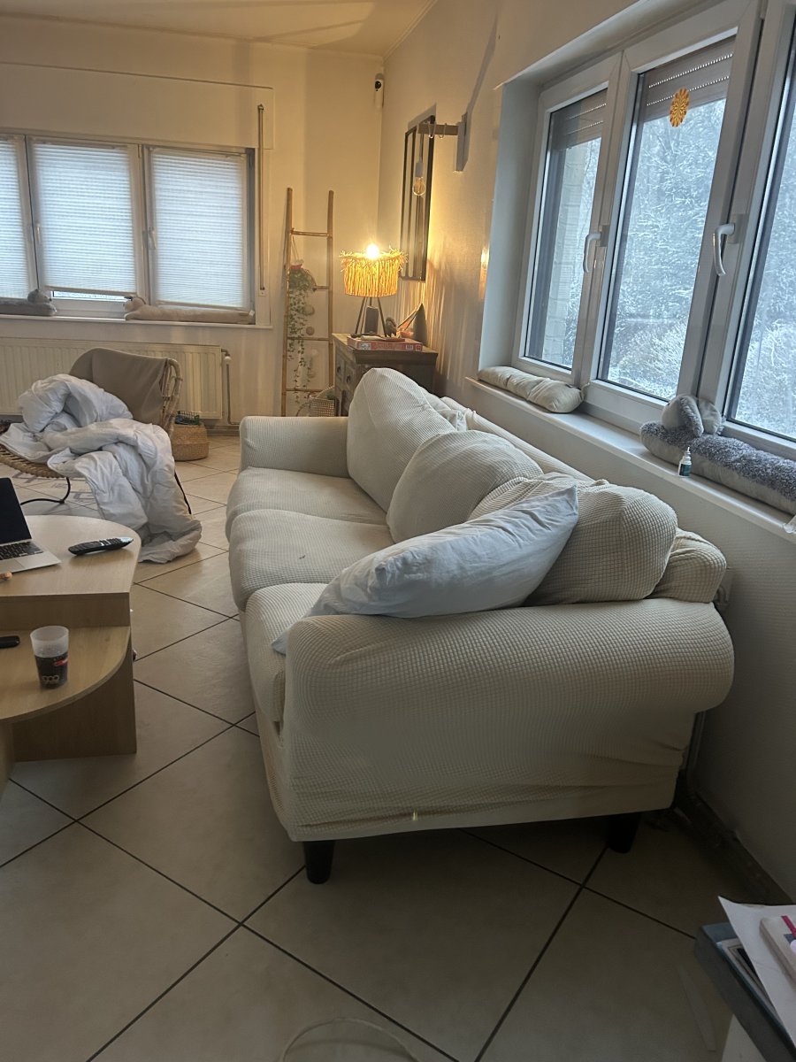 Illustration de Canapé trois places IKEA