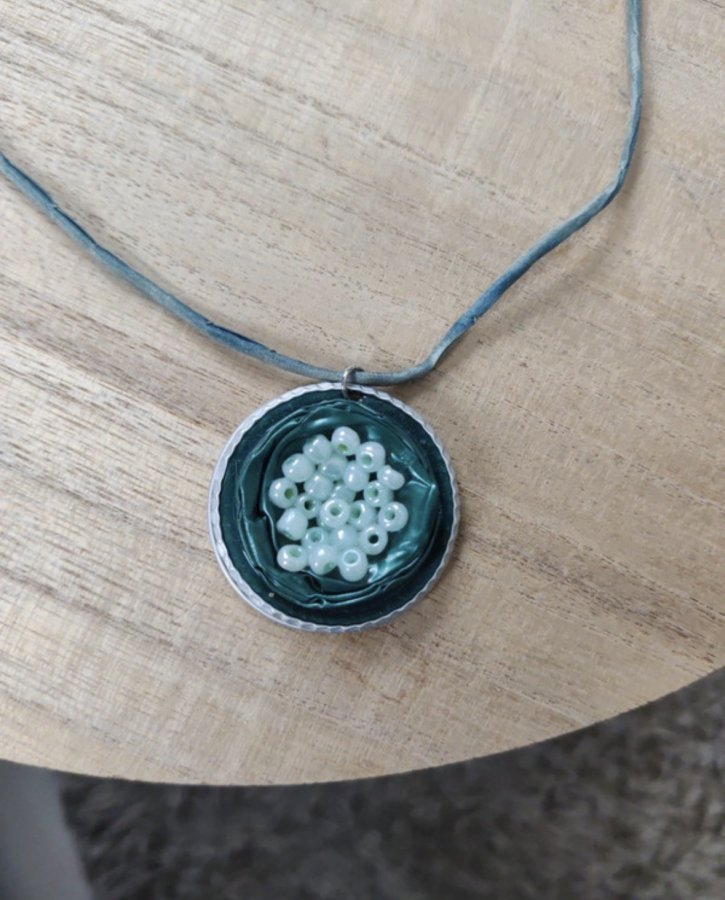 Illustration de Collier artisanal