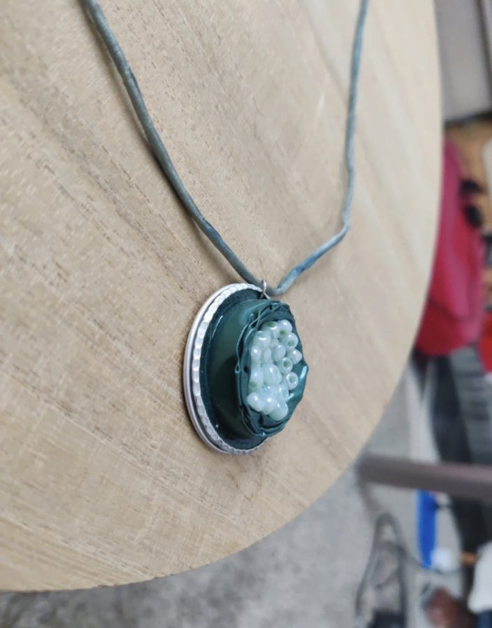 Illustration de Collier artisanal