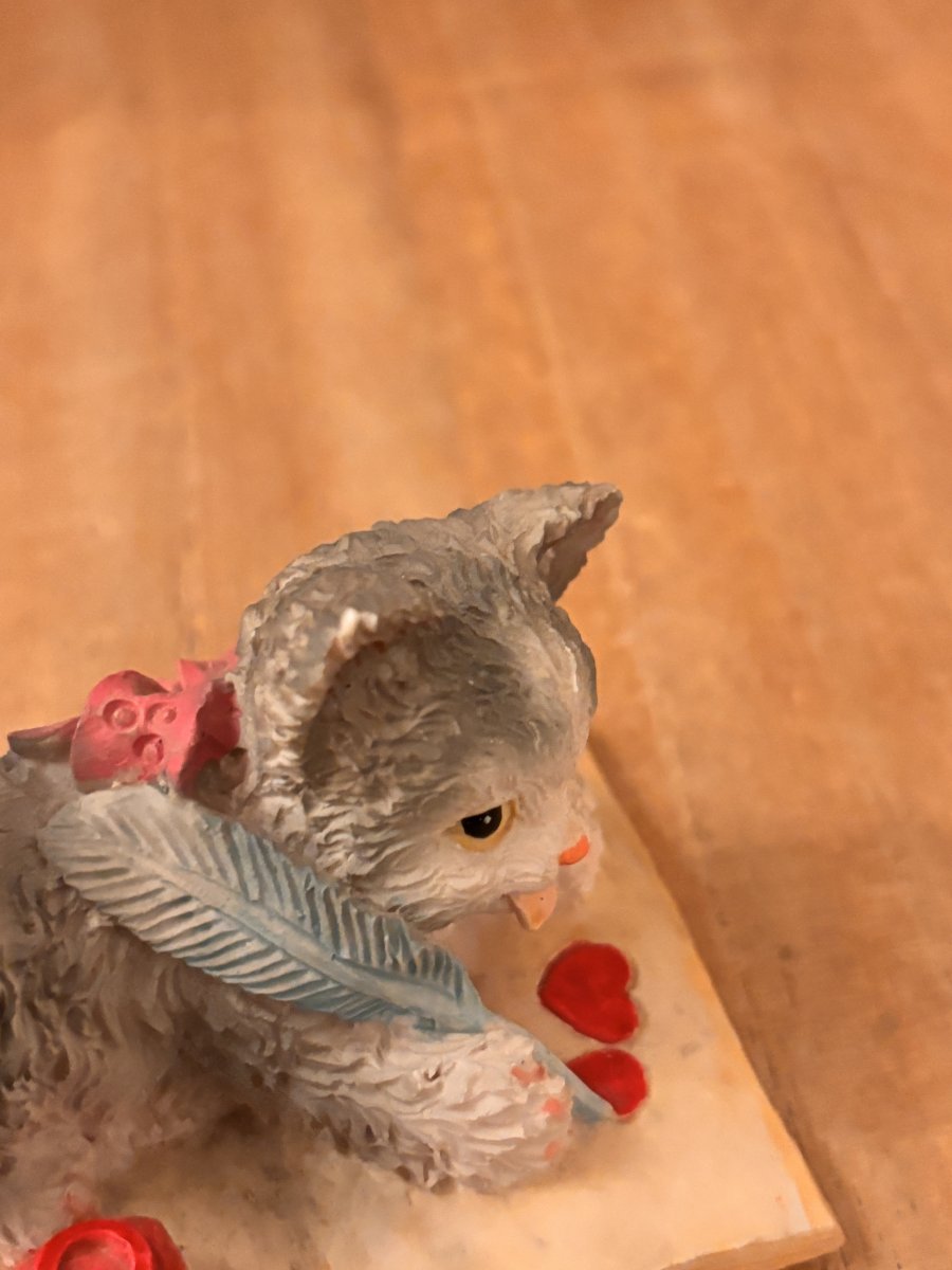 Illustration de Statuette chat qui dessine