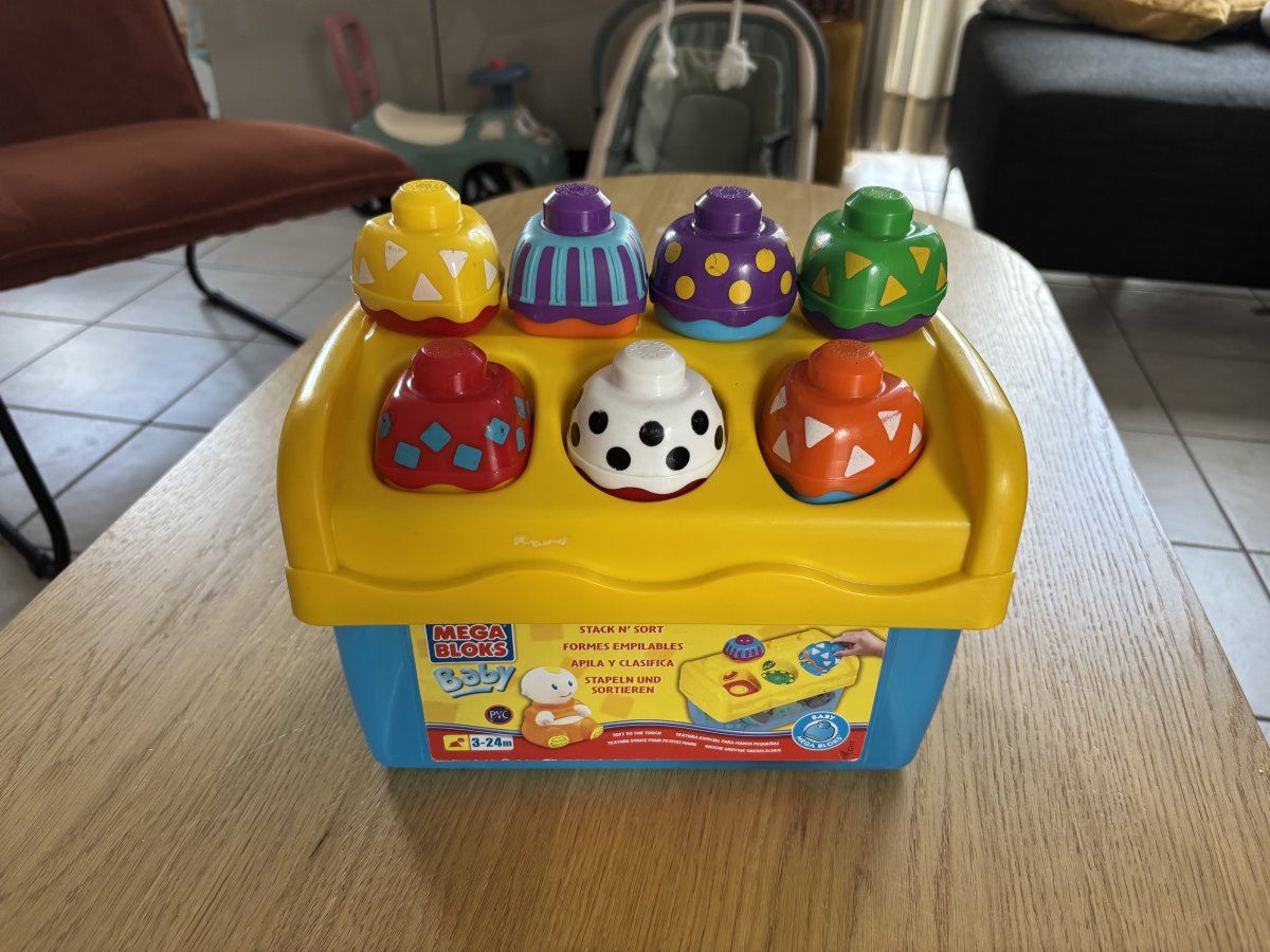 Illustration de Jeu enfant méga bloc