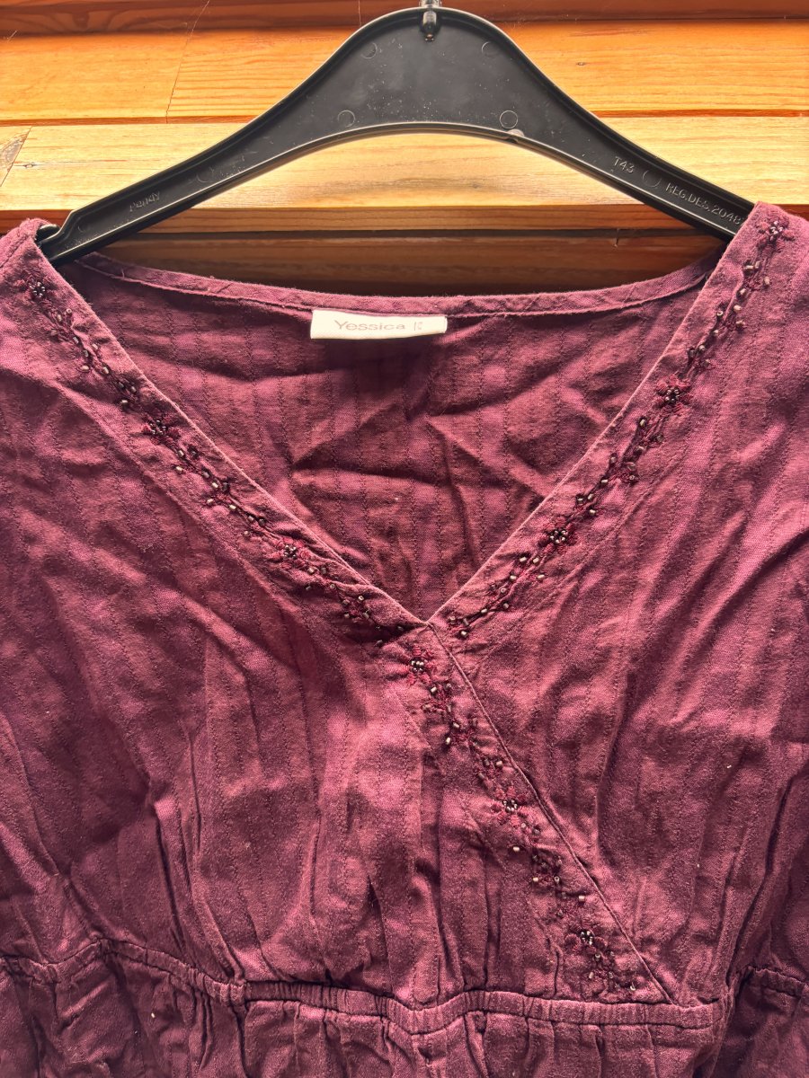 Illustration de Blouse légère violette T40