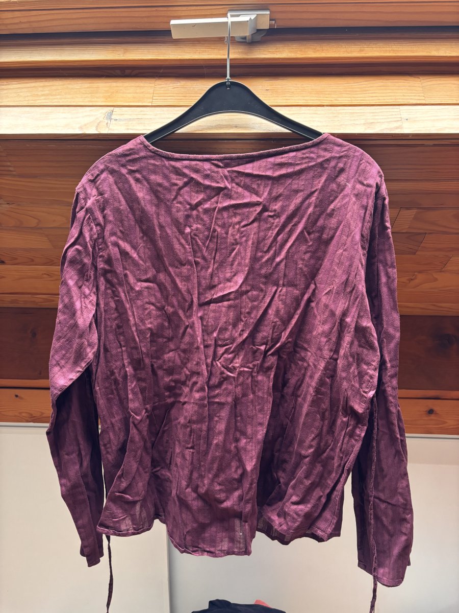 Illustration de Blouse légère violette T40