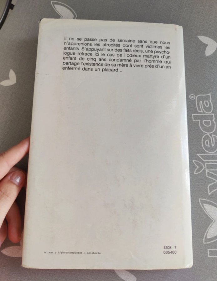 Illustration de Livre « L’enfant dans le placard »