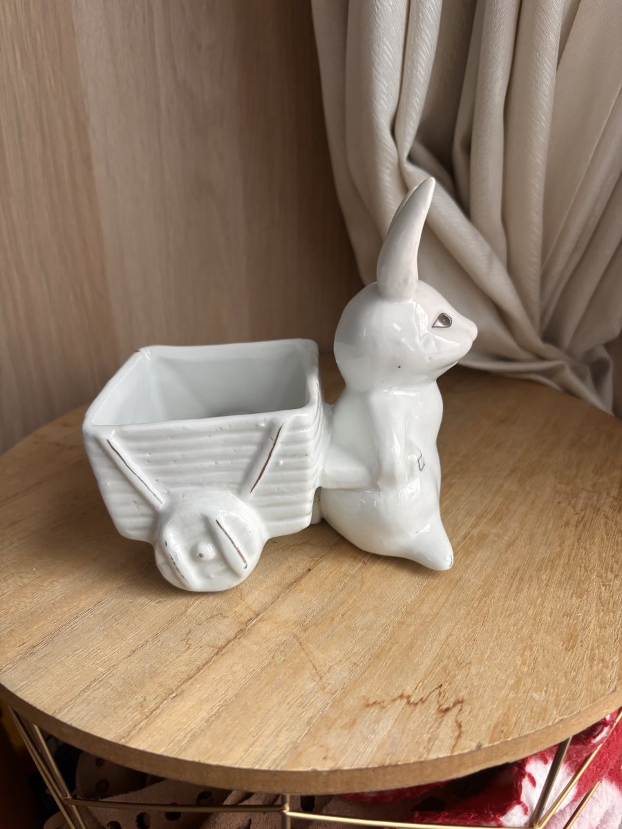 Illustration de Jardinière lapin