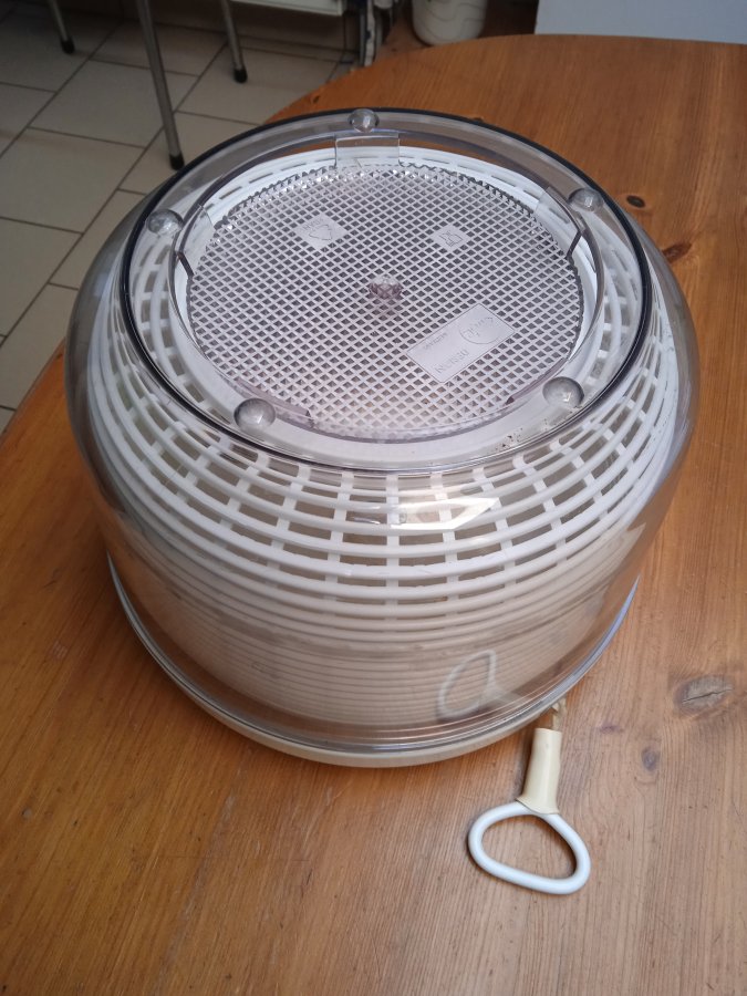 Illustration de Essoreuse à salade