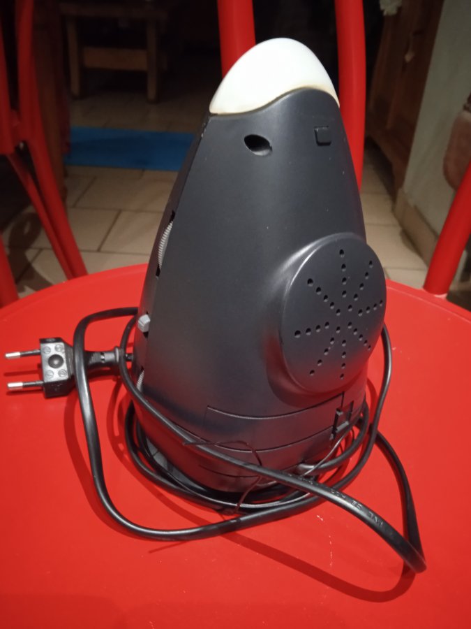 Illustration de Radio réveil matin - avec prise électrique 