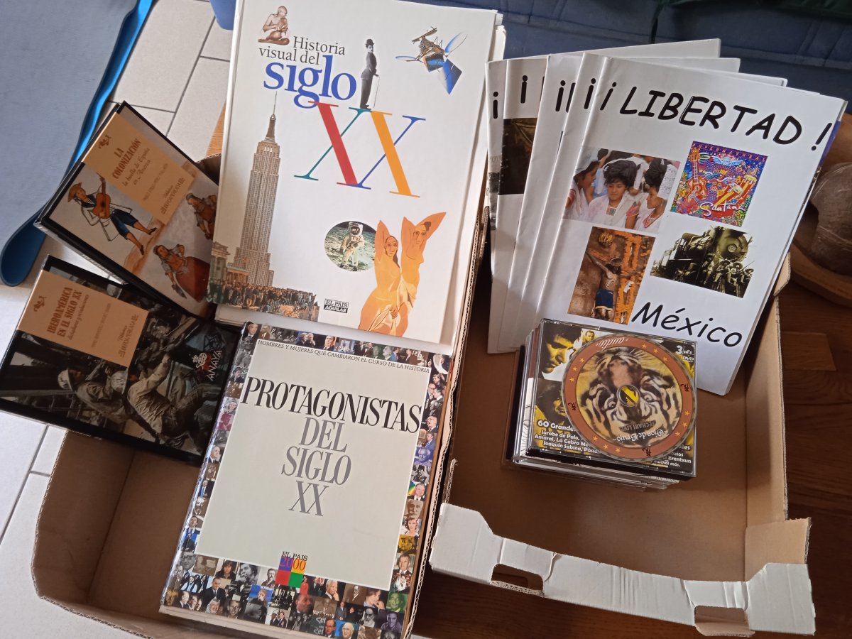 Illustration de Espagne et Amérique latine: Lot de livres culturels, revues, CD de musique/chansons, manuels, cours