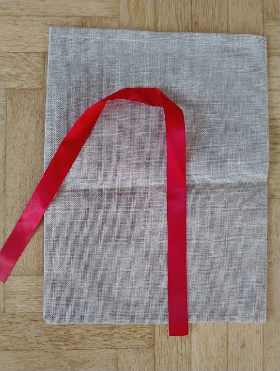 Illustration de 2 sacs en toile de jute avec ruban