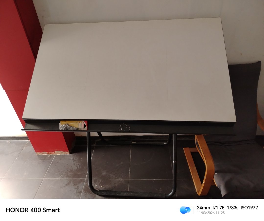 Illustration de Table d'architecte