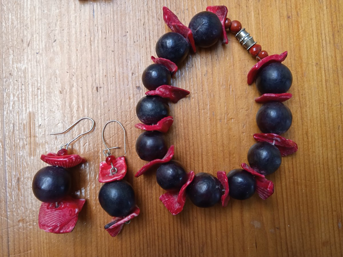 Illustration de bracelet et boucles d'oreilles artisanales d'Argentine