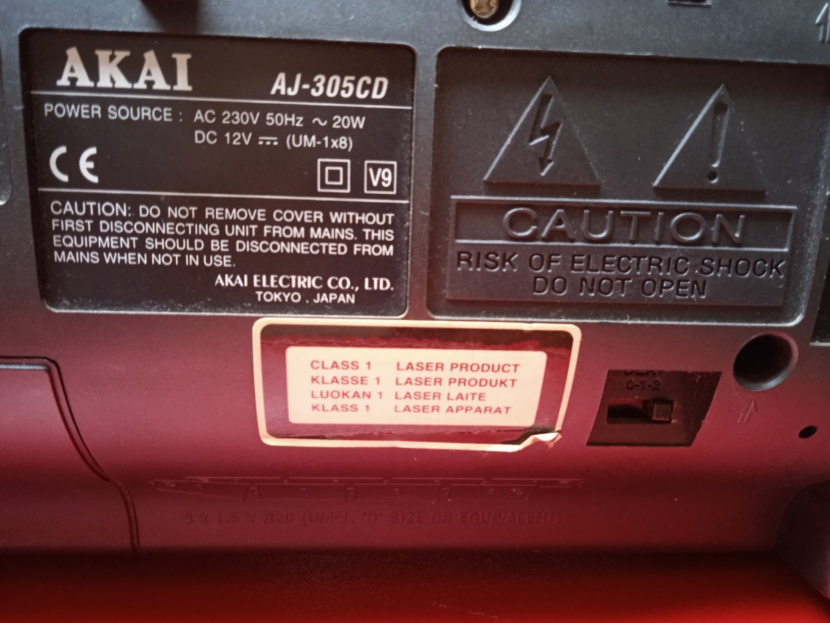 Illustration de poste radio-cassettes-CD AKAI