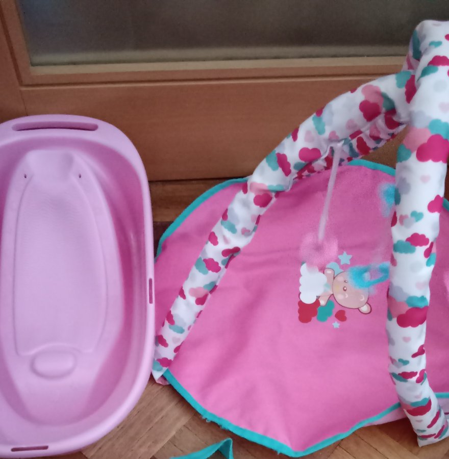 Illustration de Jeux poupée