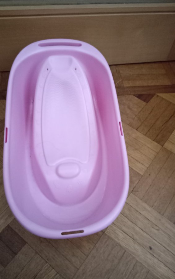 Illustration de Jeux poupée