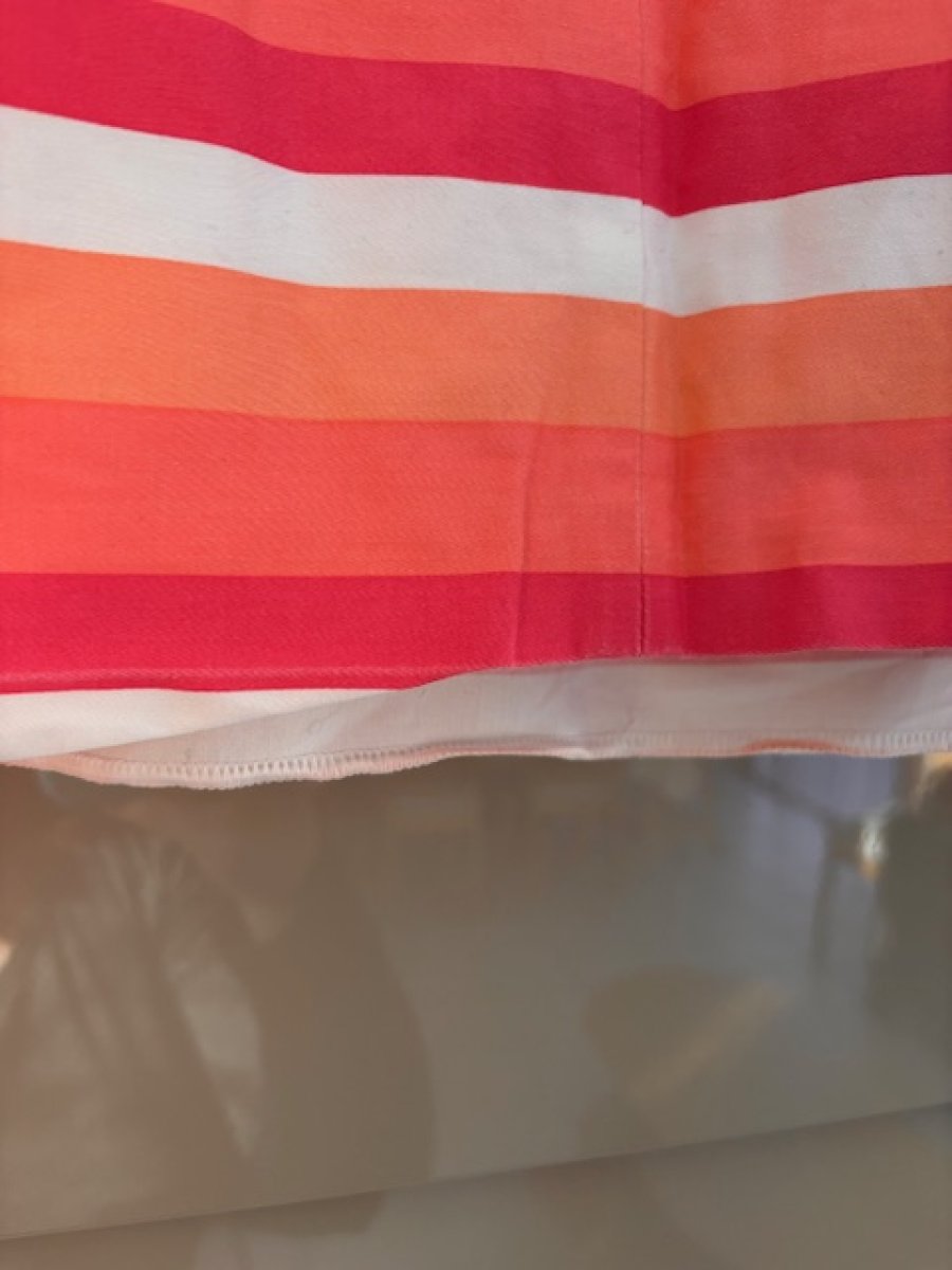 Illustration de Jupe d'été Naf Naf à réparer