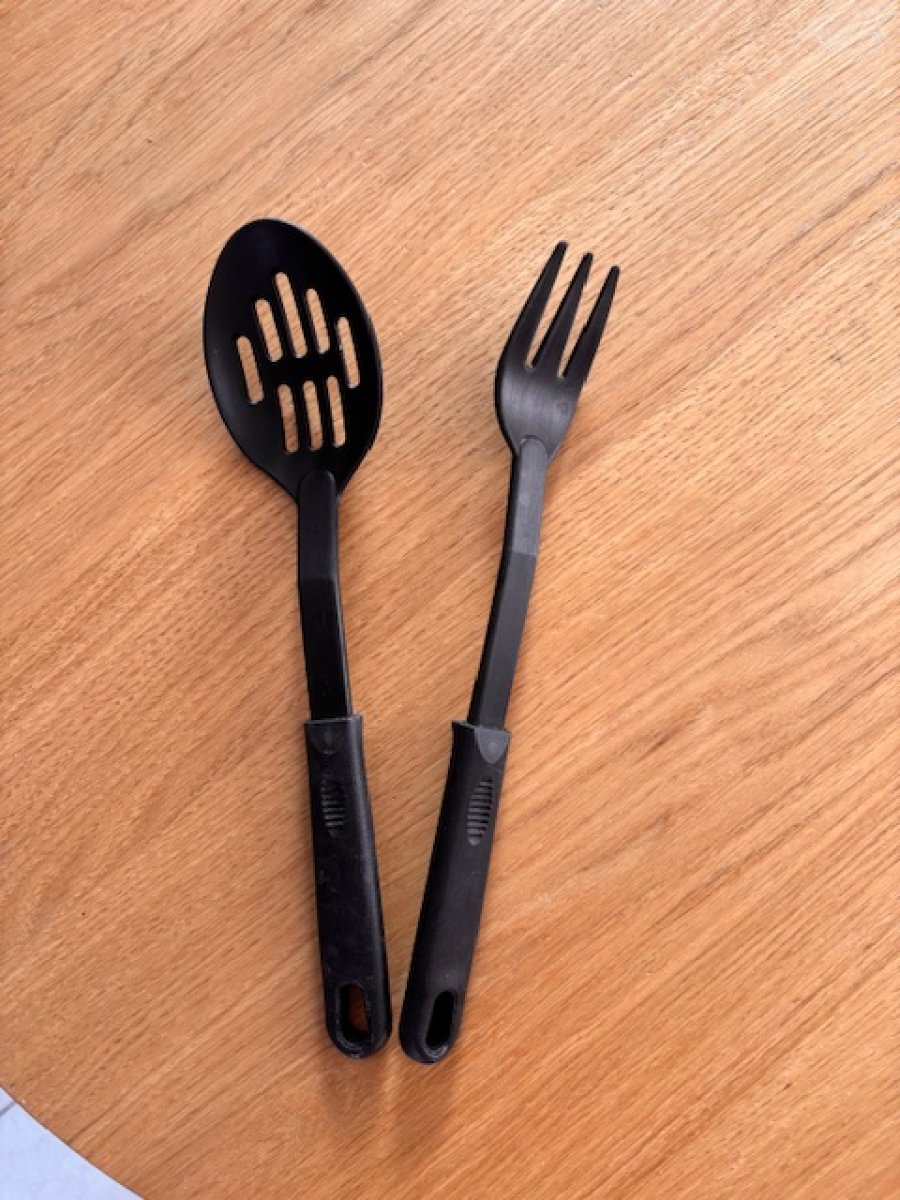 Illustration de Couverts de service noirs