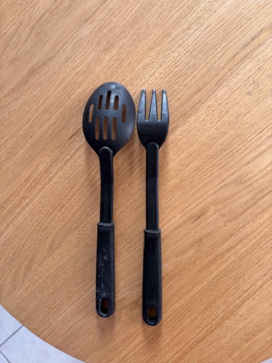 Image Couverts de service noirs