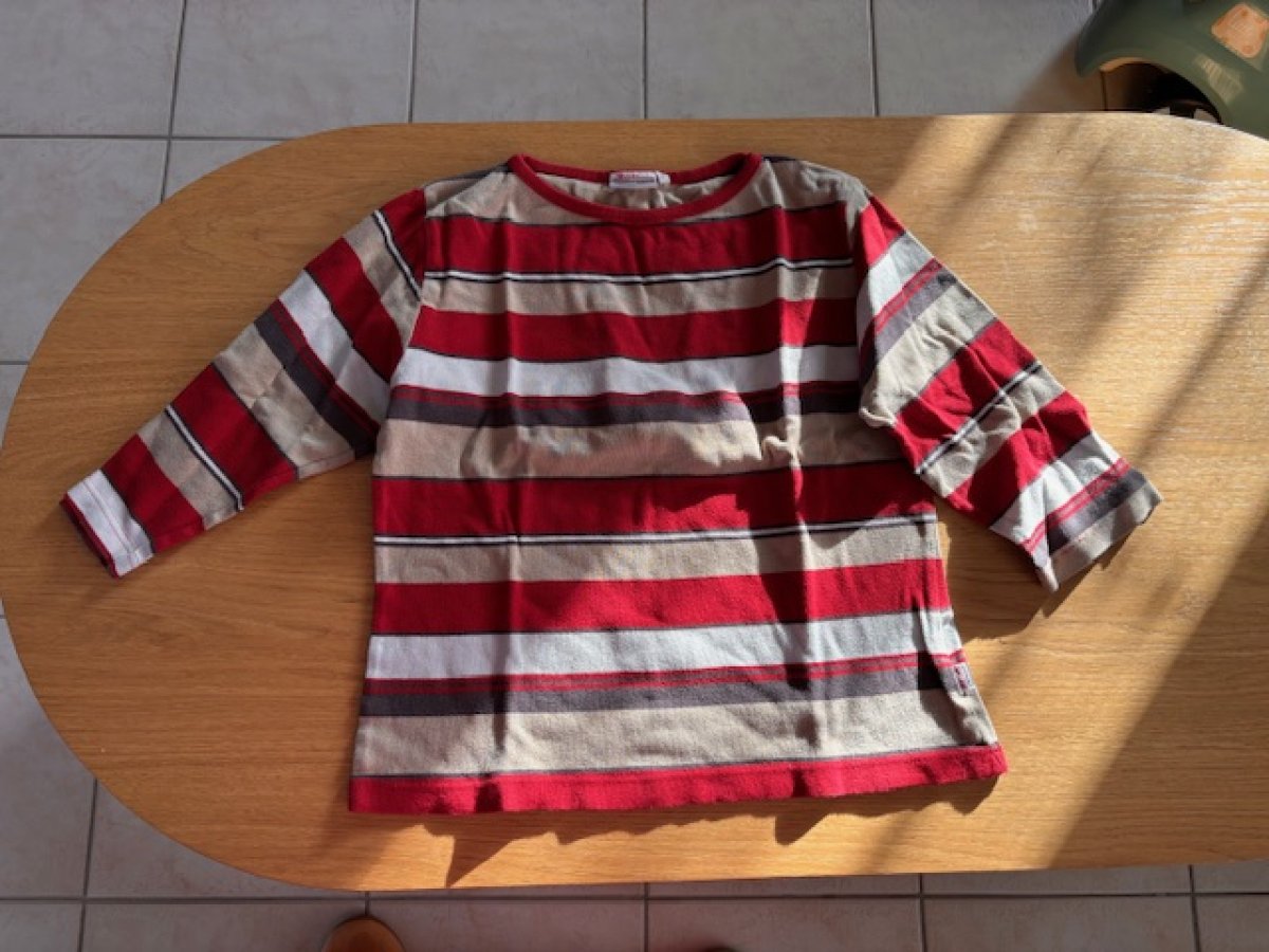 Illustration de T-shirts lignés manches 3/4 taille L