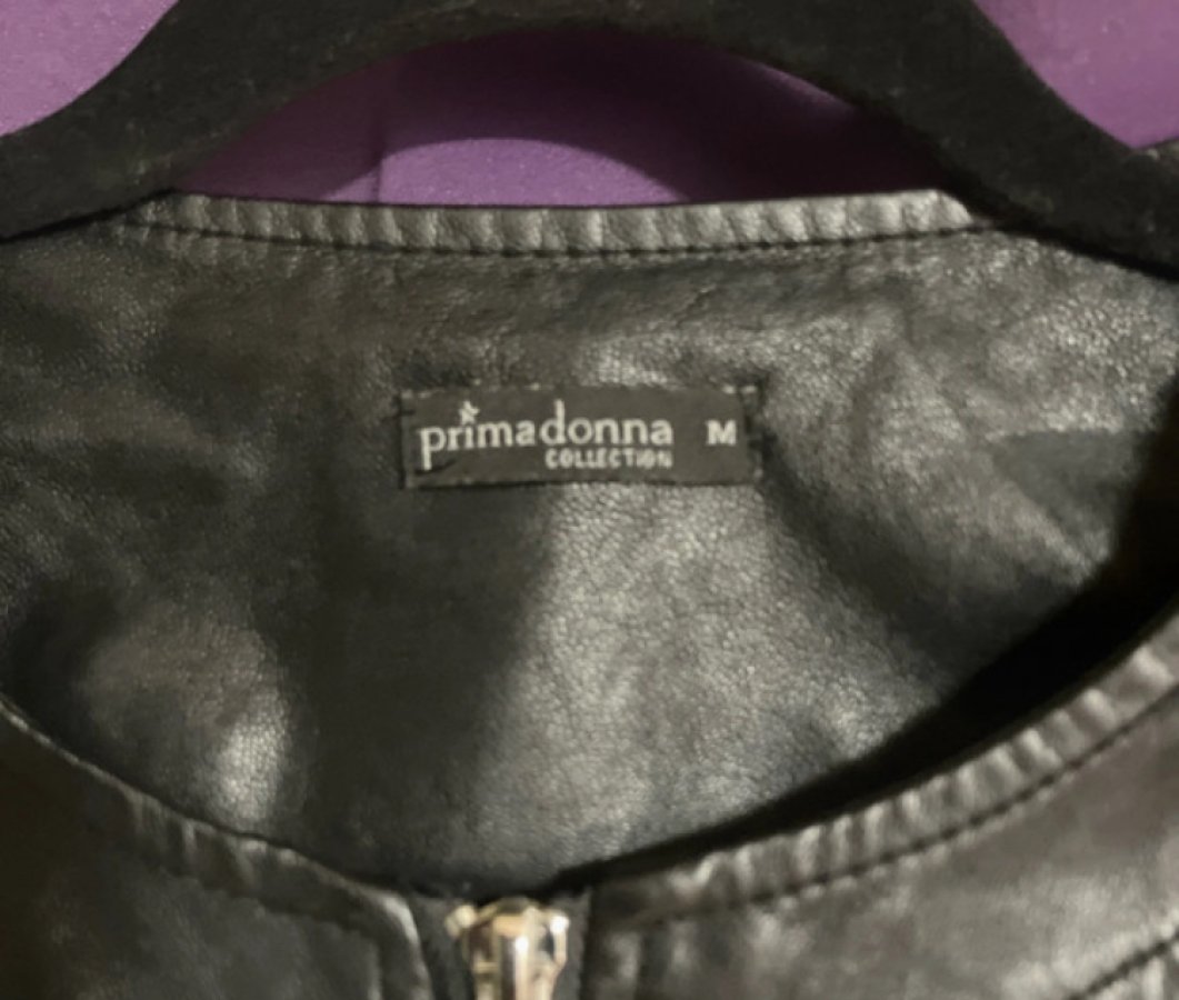 Illustration de Veste courte 38