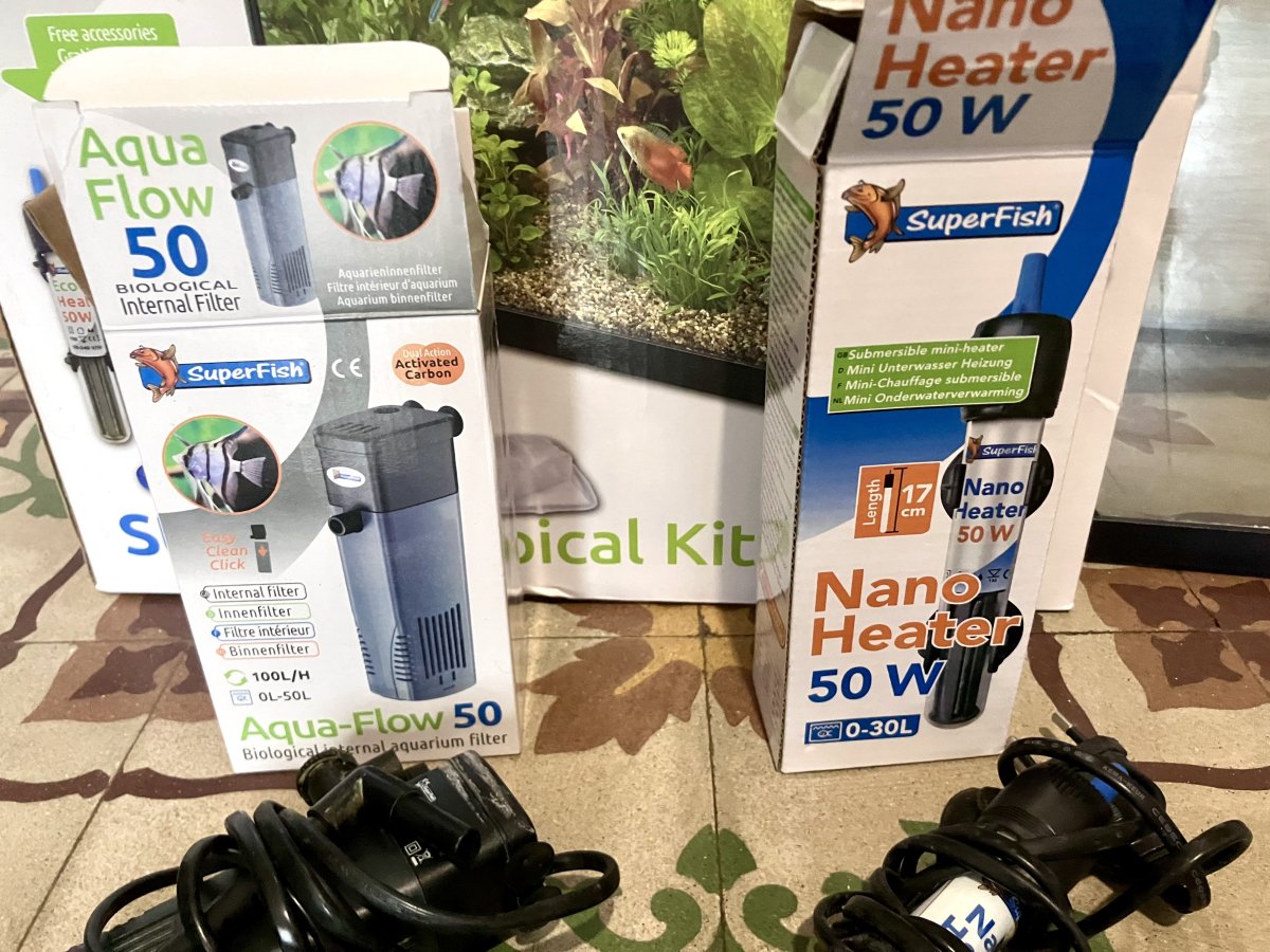 Illustration de Aquarium 25L et accessoires