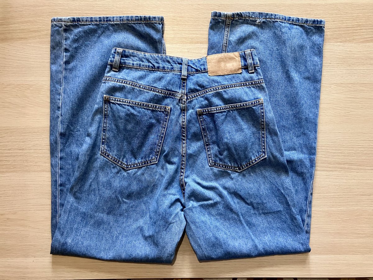 Illustration de Jean large 38