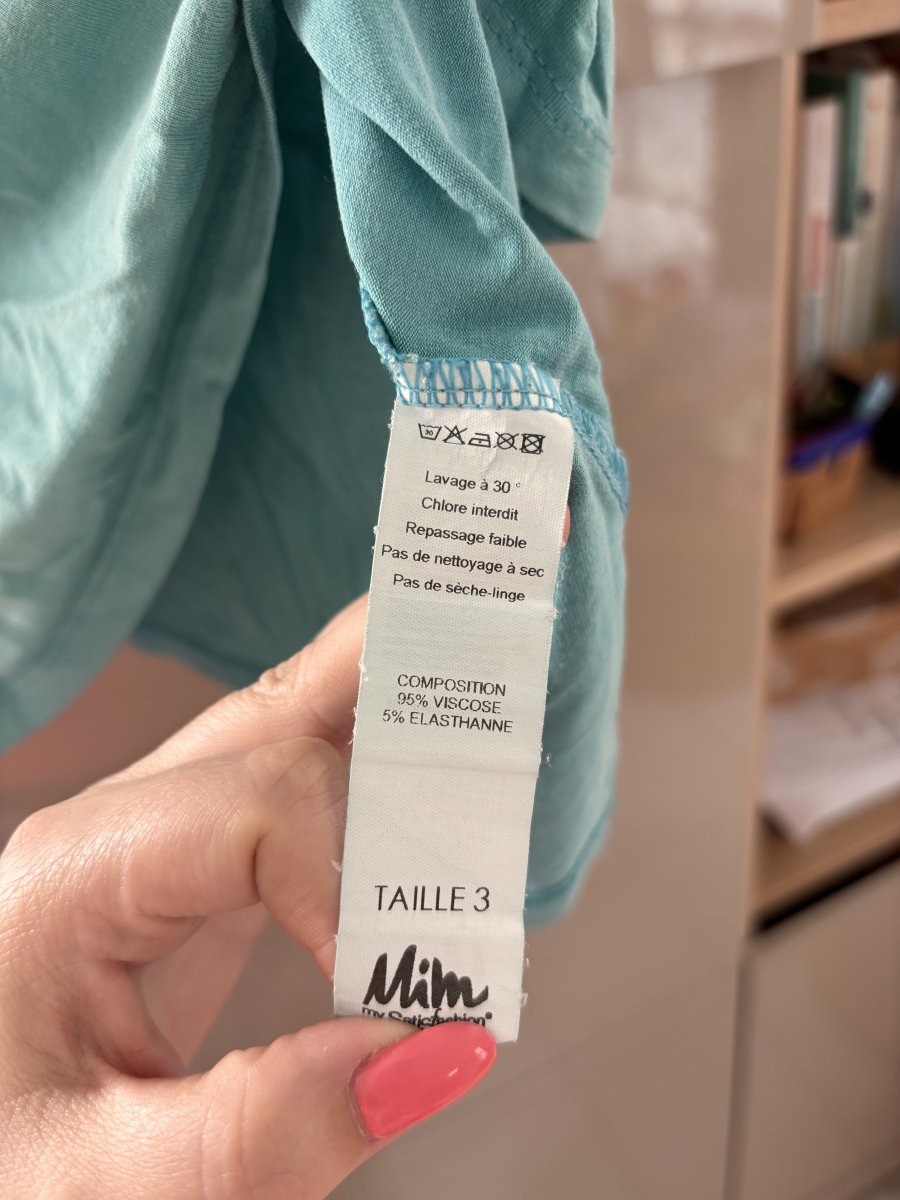 Illustration de T-shirt turquoise