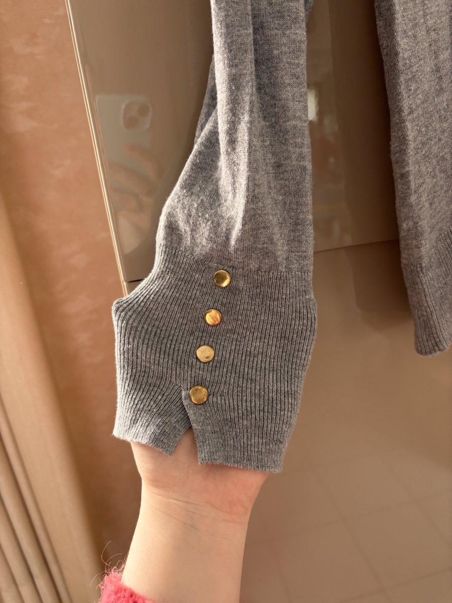 Illustration de Pull léger gris XS