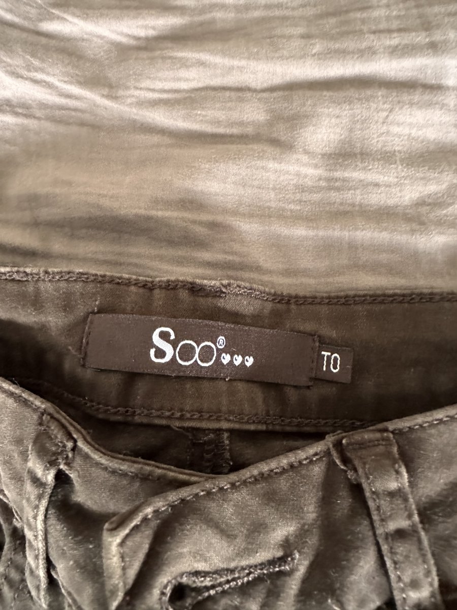 Illustration de 2 jeans xs 