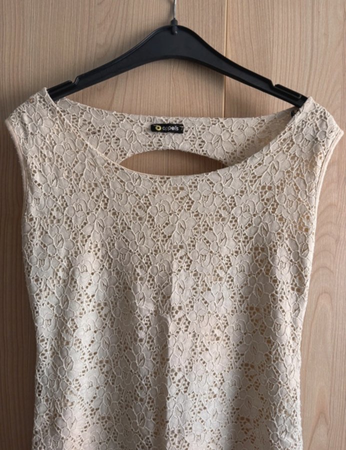 Illustration de Robe d’été beige taille S