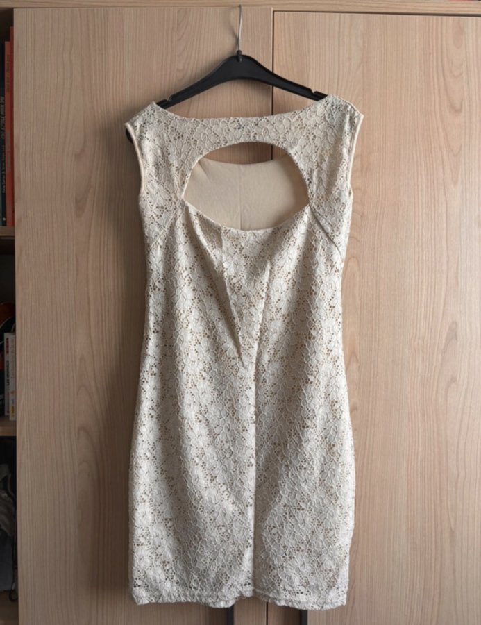 Illustration de Robe d’été beige taille S