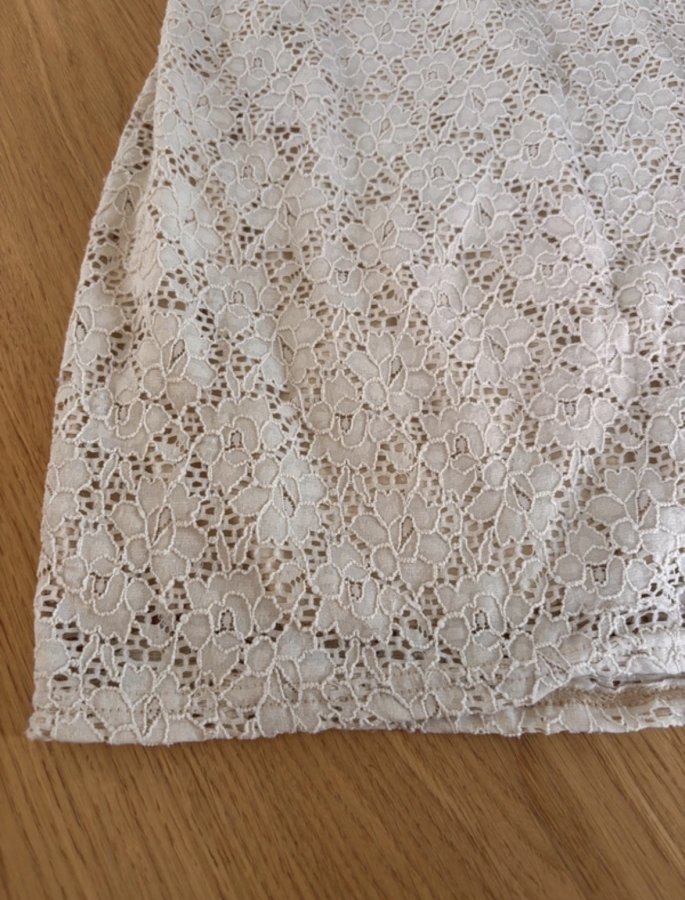 Illustration de Robe d’été beige taille S