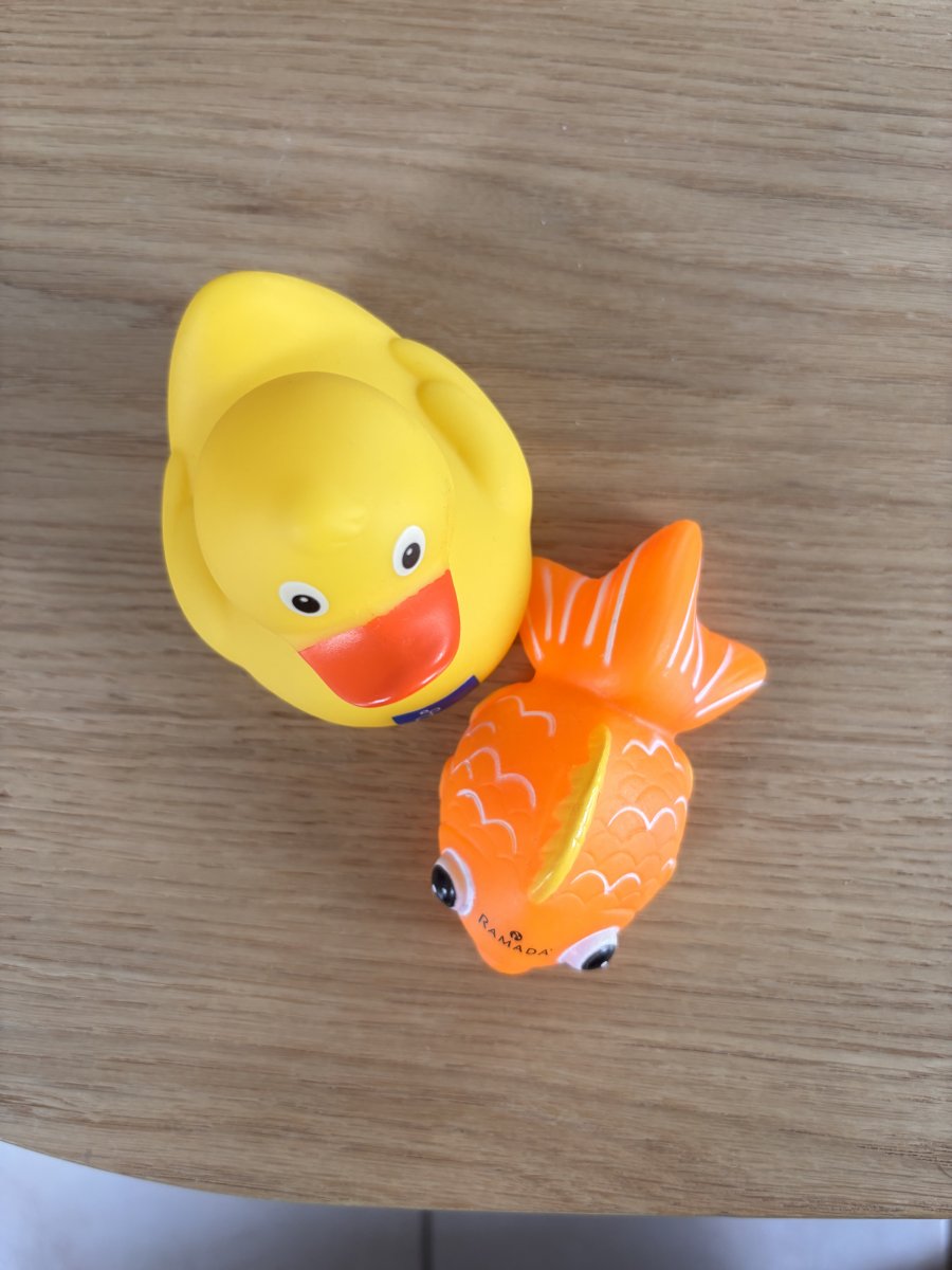 Illustration de Jouets pour le bain neufs