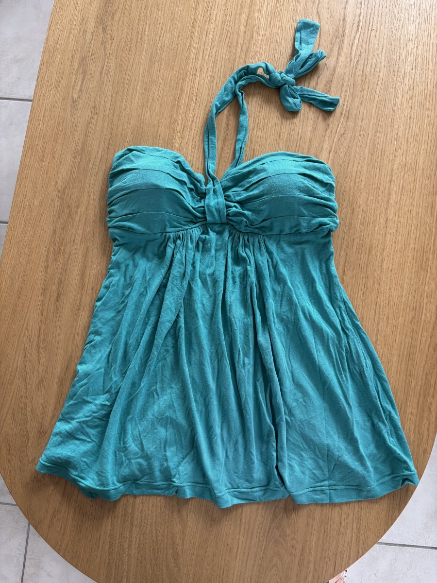 Illustration de Haut bustier turquoise foncé