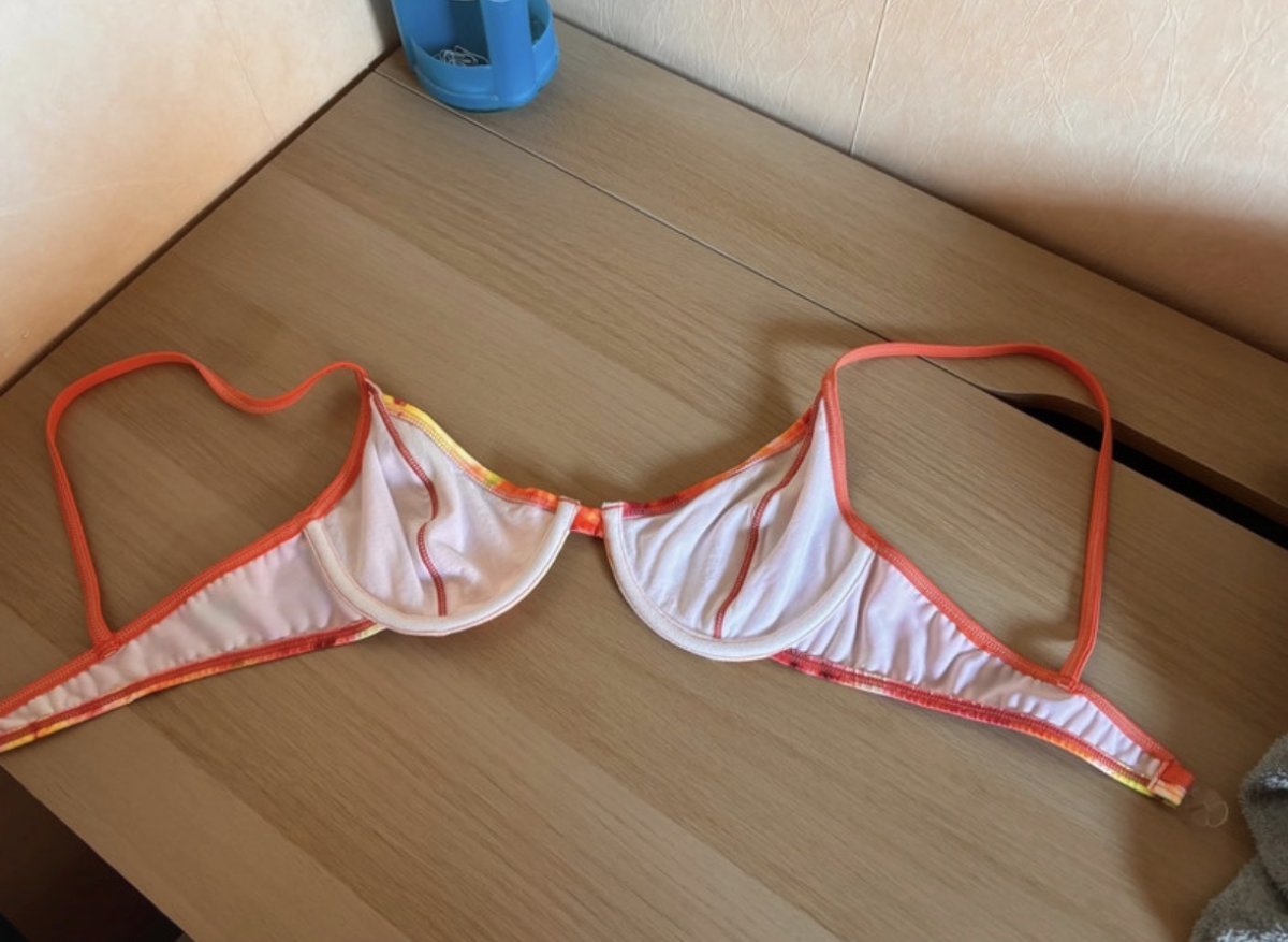 Illustration de Haut de bikini orange