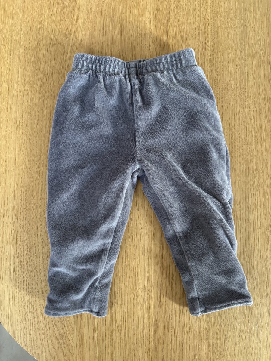 Illustration de Pantalon doublé chaud hiver bébé 9 mois