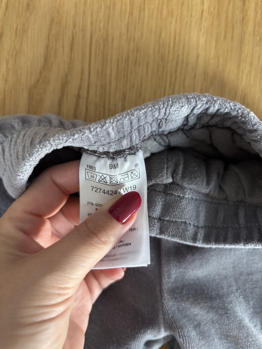 Illustration de Pantalon doublé chaud hiver bébé 9 mois