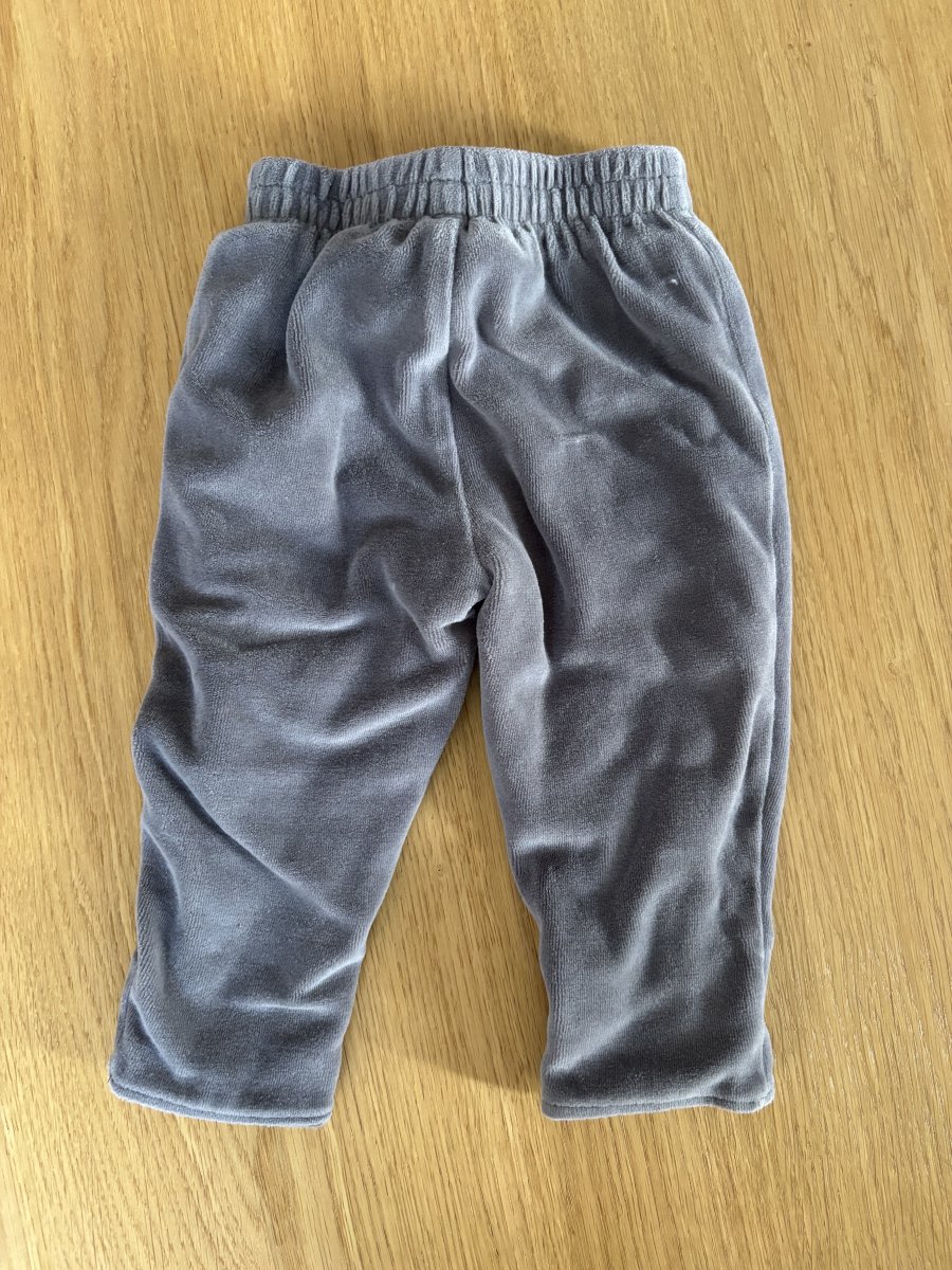 Illustration de Pantalon doublé chaud hiver bébé 9 mois