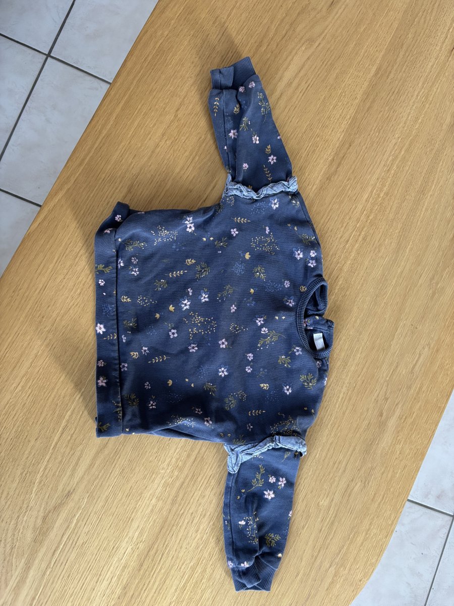 Illustration de Pull fille 12 mois