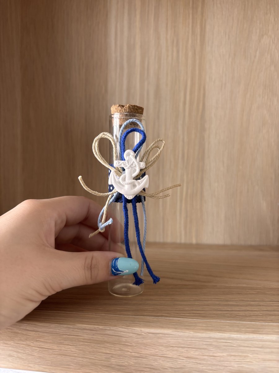 Illustration de Tube en verre thème marin