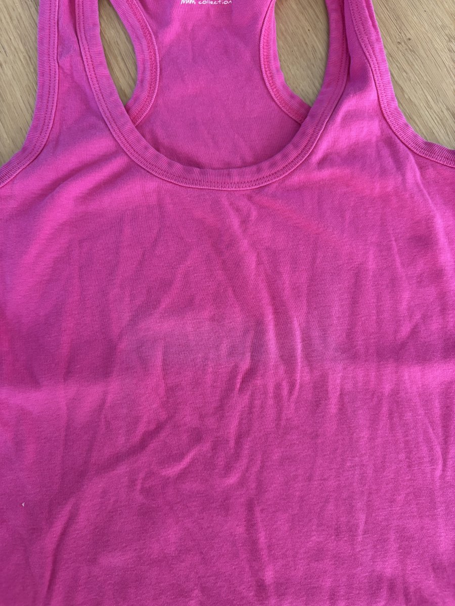 Illustration de Débardeur rose taille M