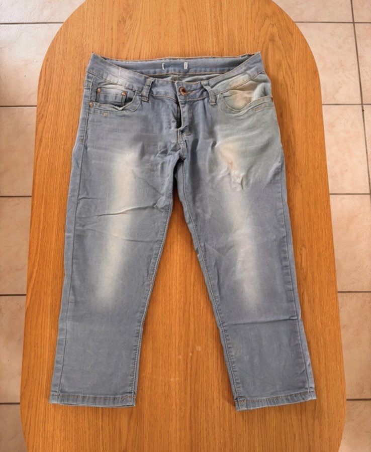Illustration de Pantalon court taille S