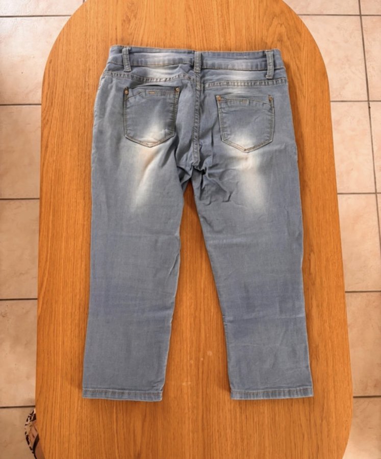 Illustration de Pantalon court taille S