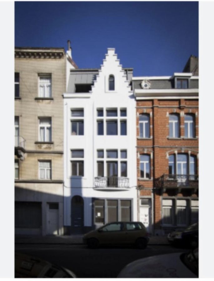 Illustration de Local/salle/bureau disponible pour profession libérale 