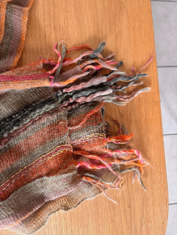 Illustration de Écharpe colorée 