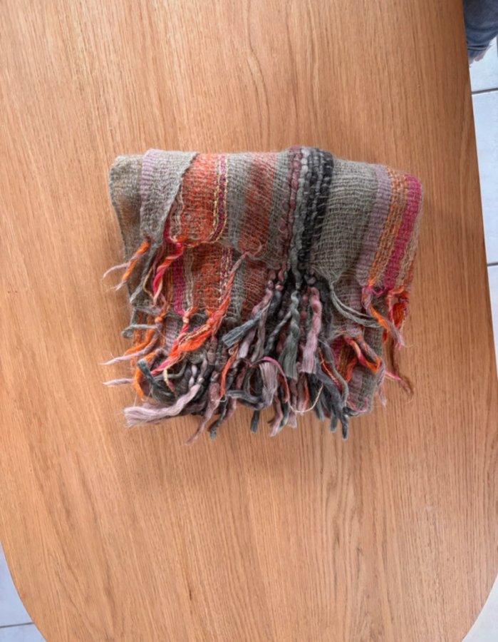 Illustration de Écharpe colorée 