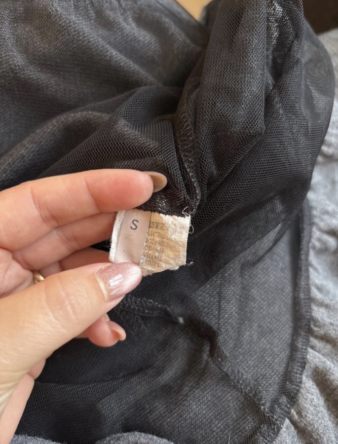 Illustration de Jupe d’hiver grise