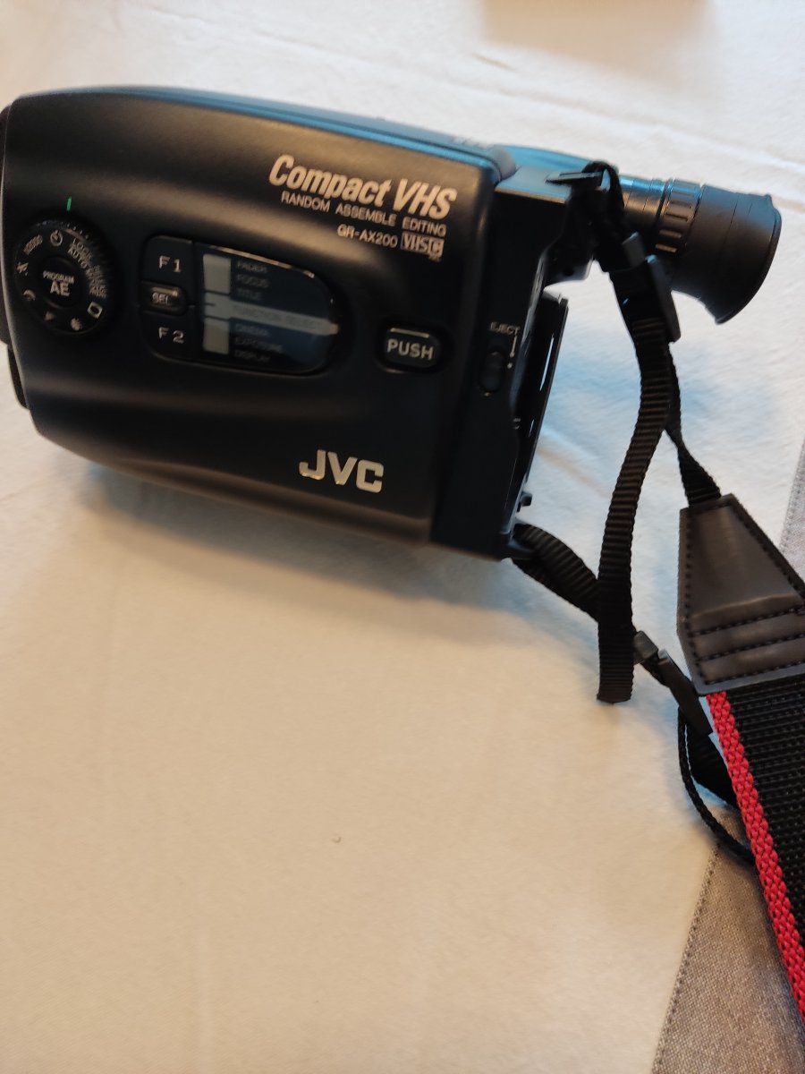 Illustration de Vieille caméra jvc , tout est complet