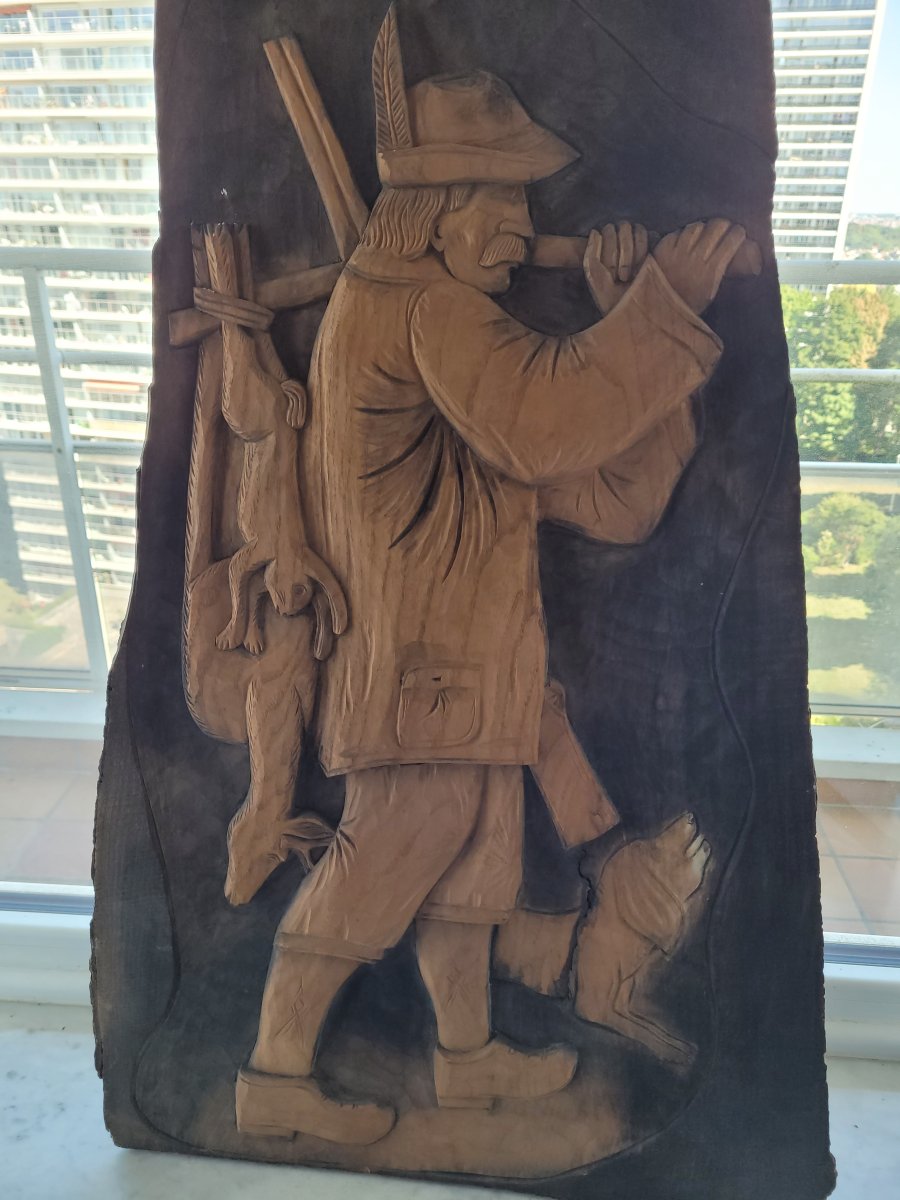 Illustration de Sculpture sur bois qu'il chasse