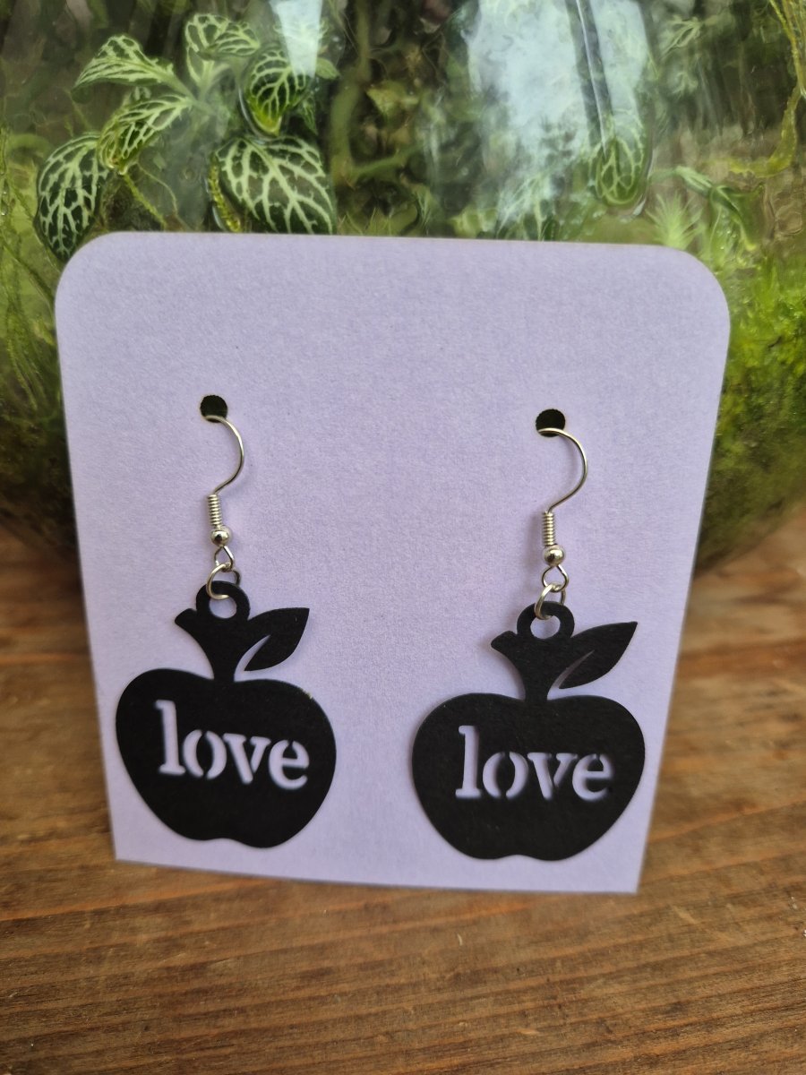 Illustration de Boucles d’oreilles en papier cartonné.  Pomme  love 
