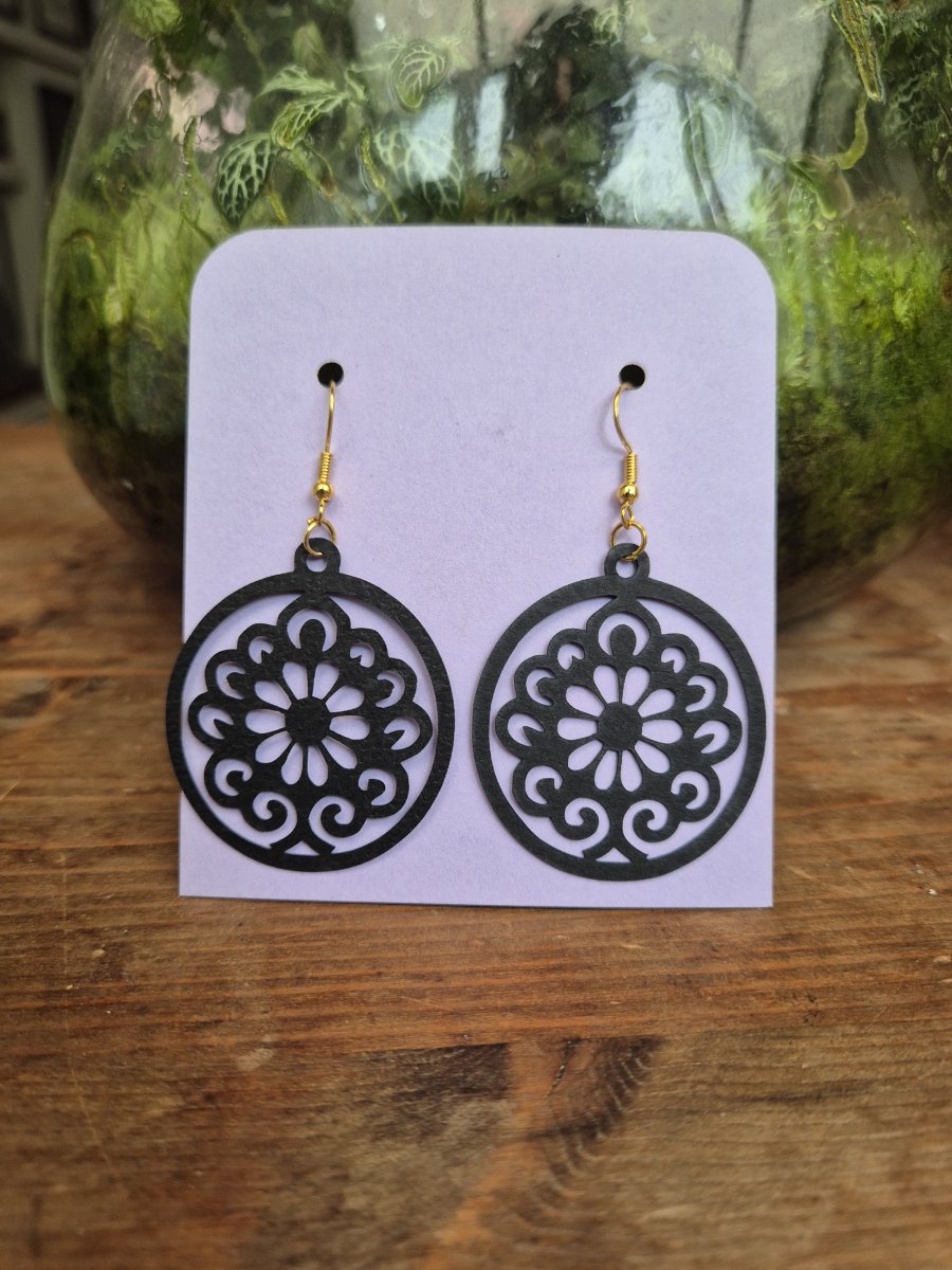 Illustration de Boucles d’oreilles en papier cartonné.  Espagne 